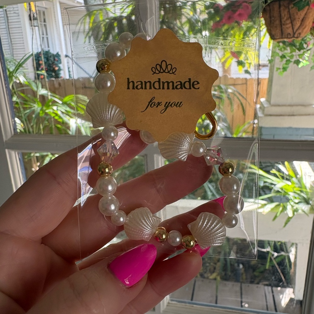 Handmade Coastal Seashell Keychain with 14k Gold Filled Starfish Clasp - Picture 5 of 6